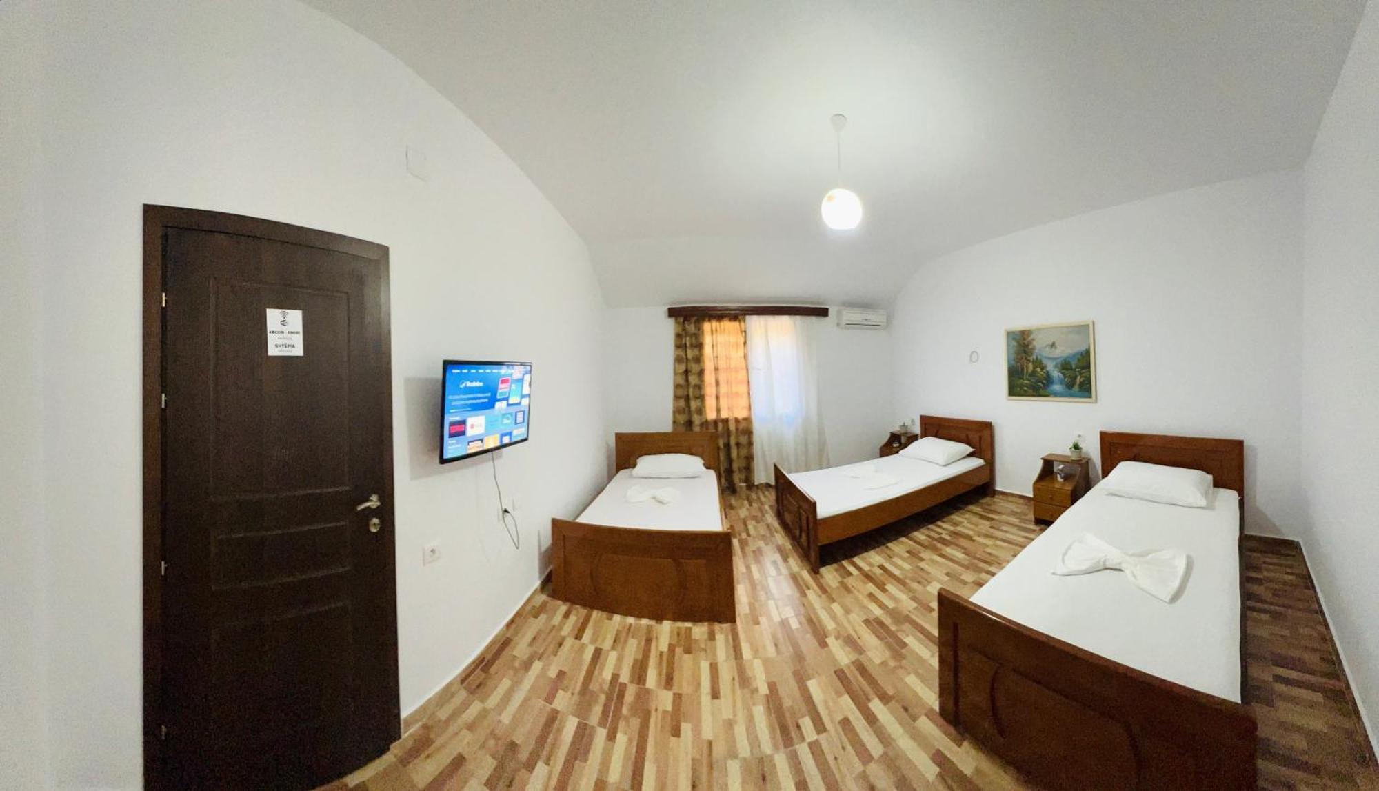 Villa Ensalv Berat - Apartment - Room - Penthouse Pokoj fotografie