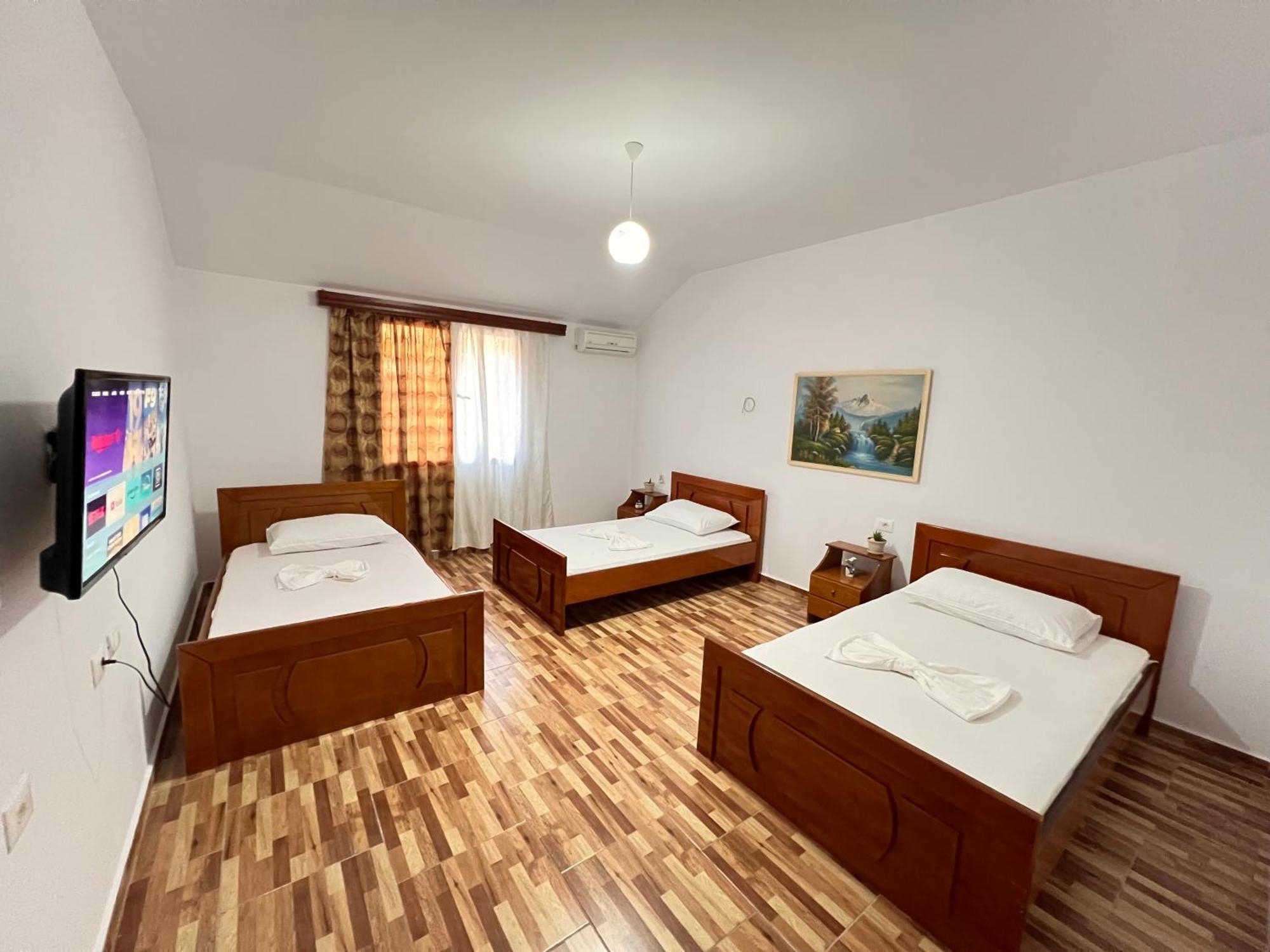 Villa Ensalv Berat - Apartment - Room - Penthouse Pokoj fotografie