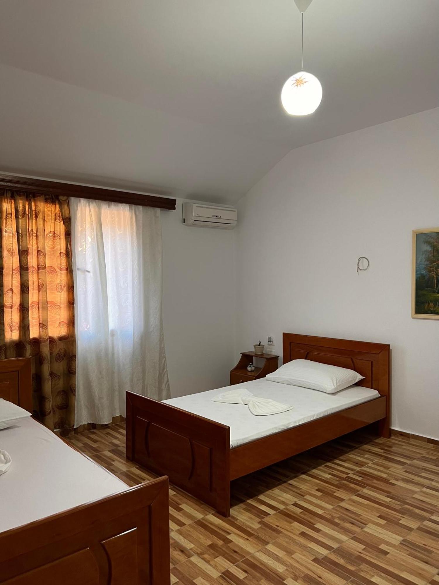 Villa Ensalv Berat - Apartment - Room - Penthouse Pokoj fotografie