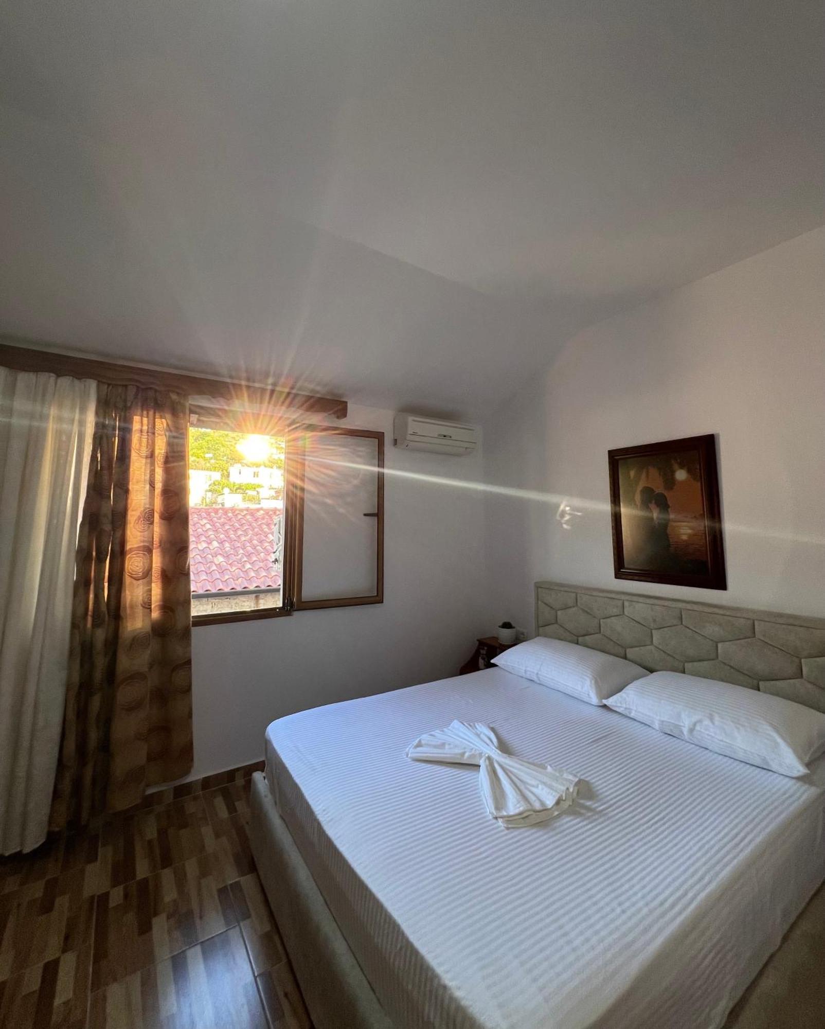 Villa Ensalv Berat - Apartment - Room - Penthouse Pokoj fotografie