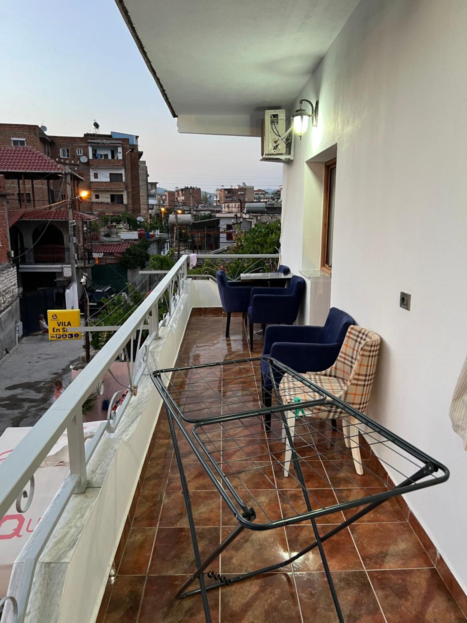 Villa Ensalv Berat - Apartment - Room - Penthouse Pokoj fotografie